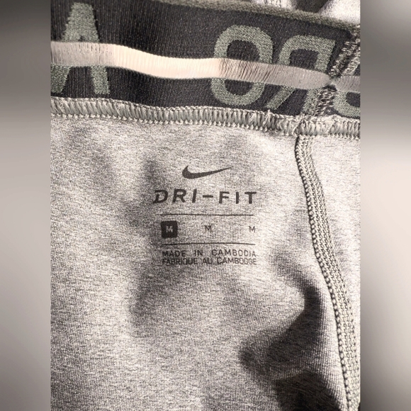 Nike 7/8 Length Green and Grey Mesh Leggings Size Medium - Picture 6 of 7